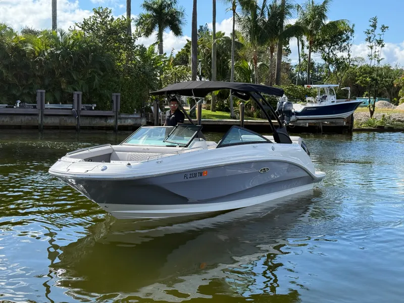 Slide: The Image of Sea Ray SDX 250 Outboard 2023 - 2