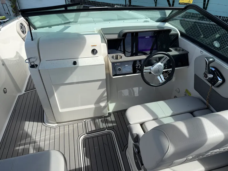 Slide: The Image of Sea Ray SDX 250 Outboard 2023 - 7