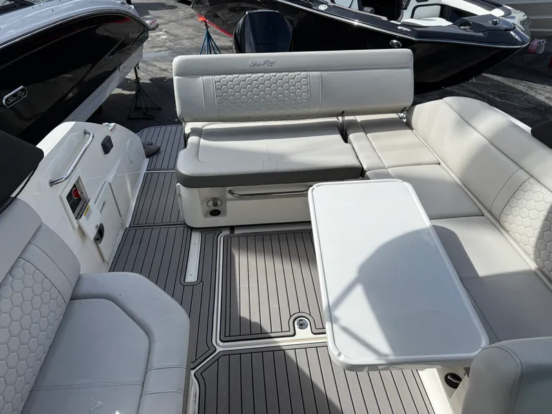 Slide: The Image of Sea Ray SDX 250 Outboard 2023 - 8