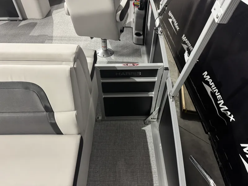 Slide: The Image of Harris Cruiser 190 2026 - 12