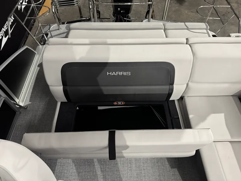 Slide: The Image of Harris Cruiser 190 2026 - 15