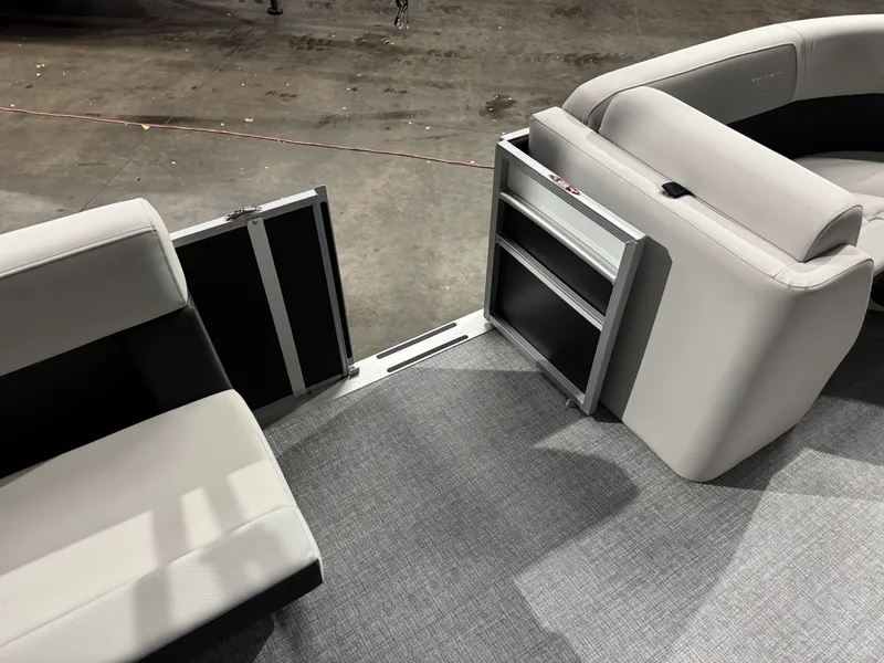 Slide: The Image of Harris Cruiser 190 2026 - 17