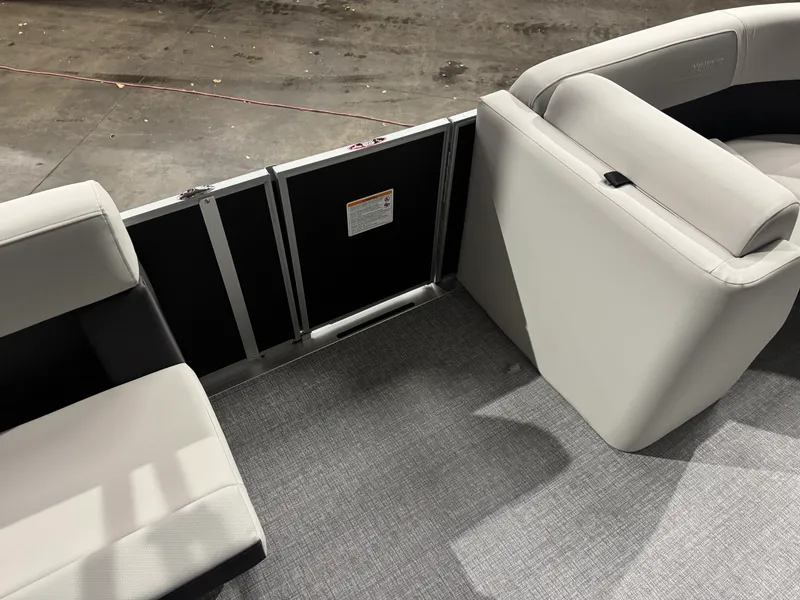 Slide: The Image of Harris Cruiser 190 2026 - 18