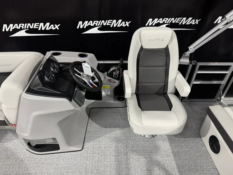 Slide: The Image of Harris Cruiser 190 2026 - 20