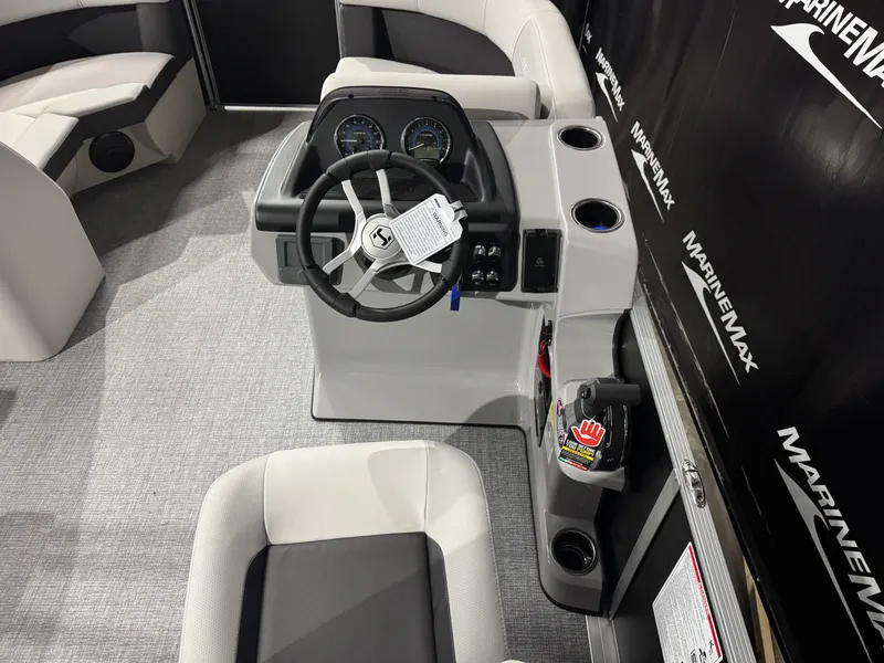 Slide: The Image of Harris Cruiser 190 2026 - 22