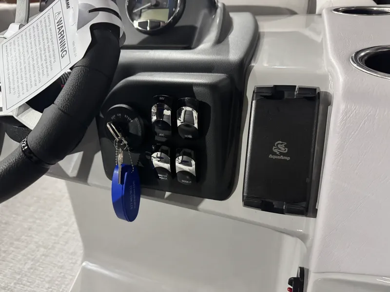 Slide: The Image of Harris Cruiser 190 2026 - 25