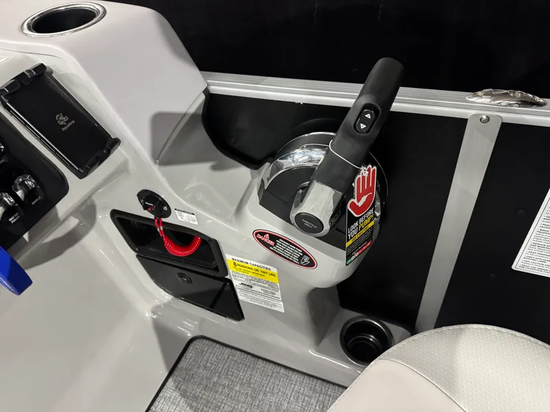 Slide: The Image of Harris Cruiser 190 2026 - 26