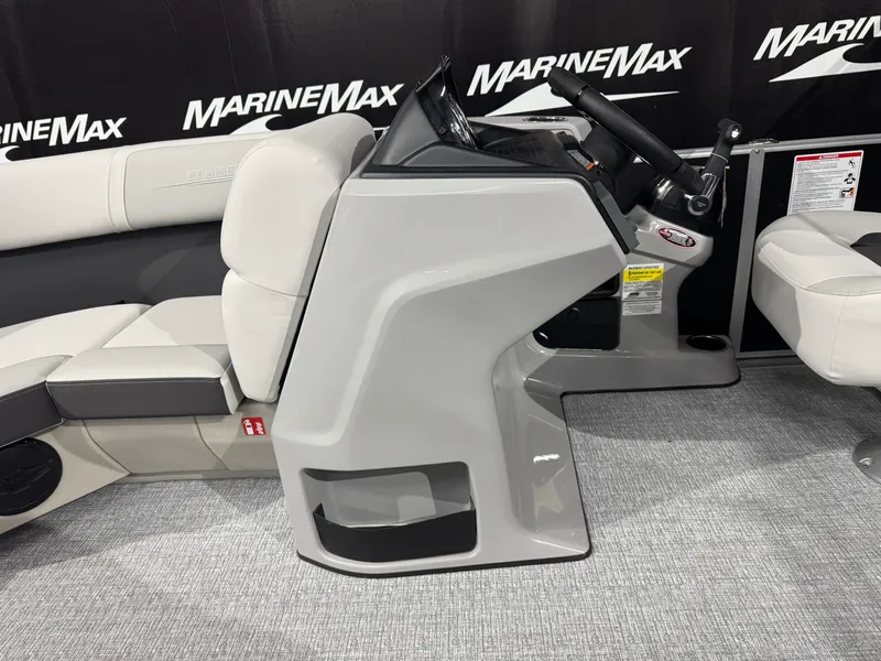 Slide: The Image of Harris Cruiser 190 2026 - 27