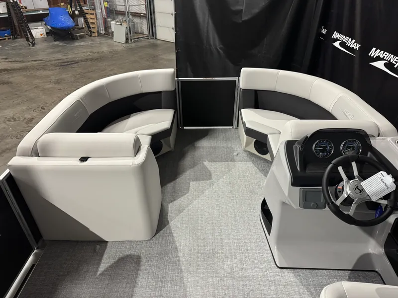 Slide: The Image of Harris Cruiser 190 2026 - 28