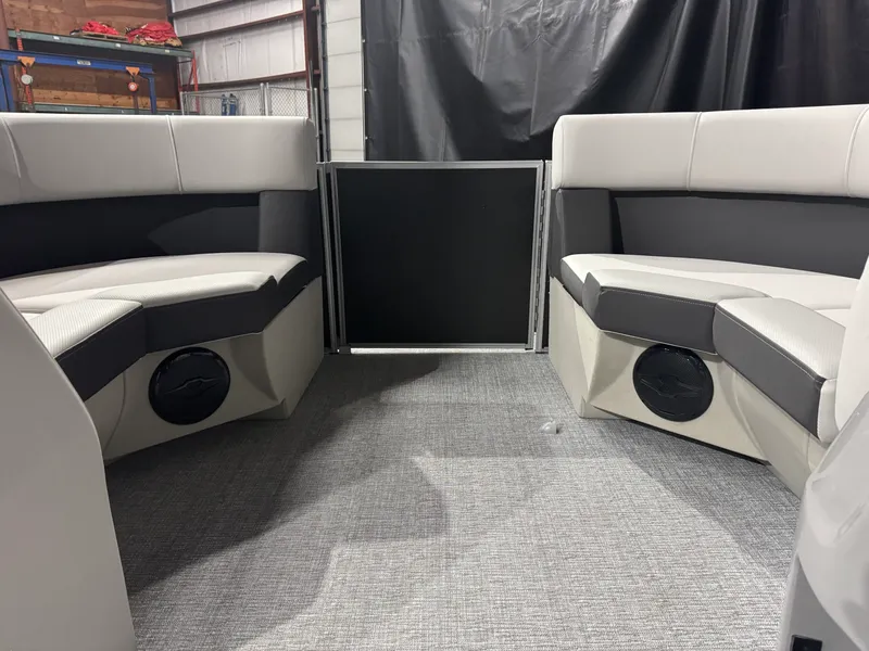 Slide: The Image of Harris Cruiser 190 2026 - 29