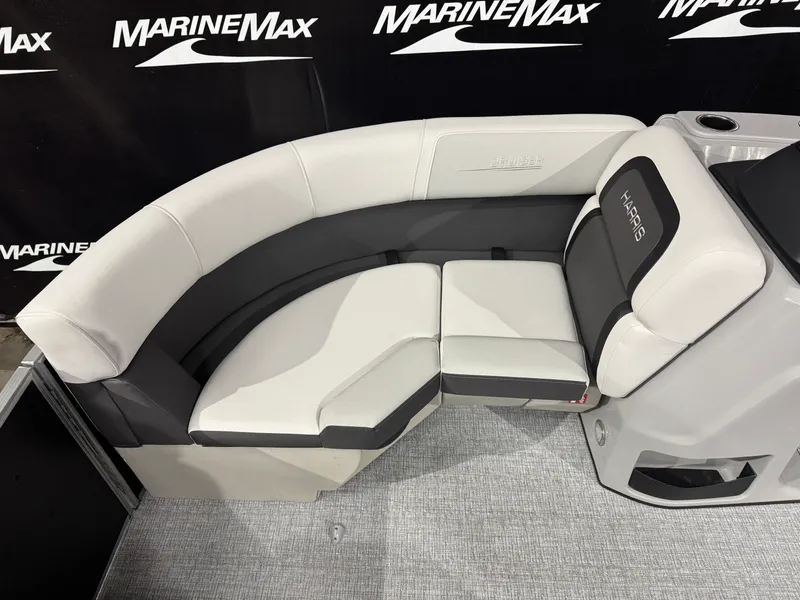 Slide: The Image of Harris Cruiser 190 2026 - 30