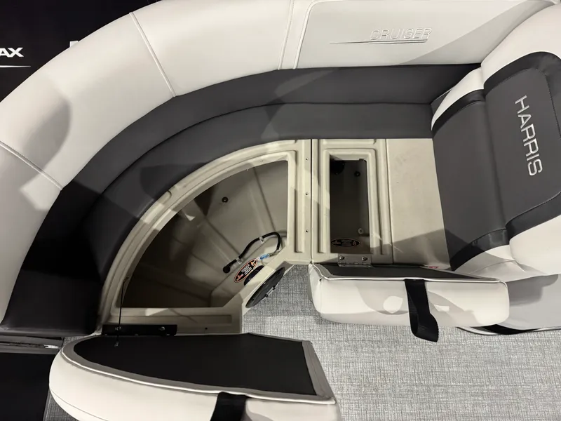 Slide: The Image of Harris Cruiser 190 2026 - 31