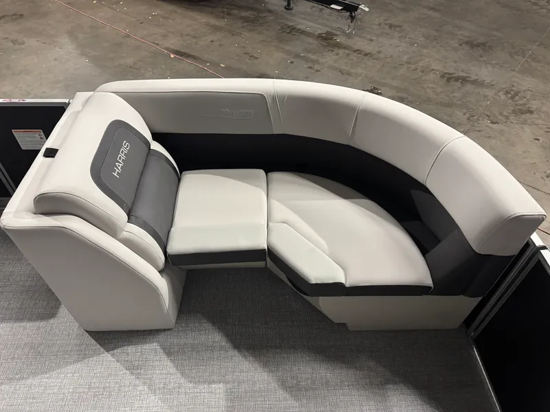 Slide: The Image of Harris Cruiser 190 2026 - 32