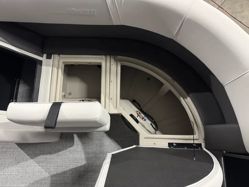 Slide: The Image of Harris Cruiser 190 2026 - 33