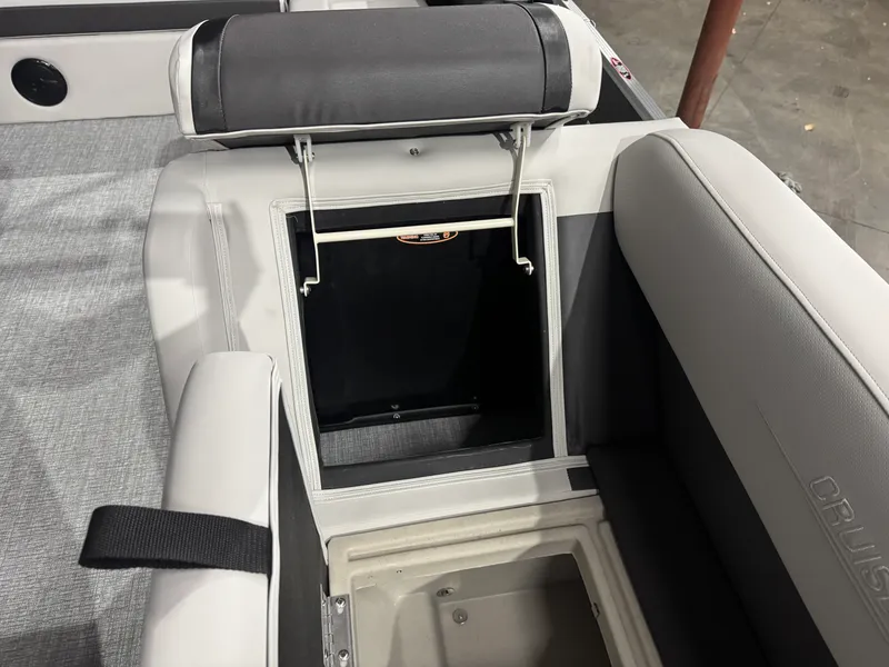 Slide: The Image of Harris Cruiser 190 2026 - 34