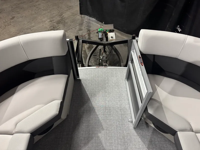 Slide: The Image of Harris Cruiser 190 2026 - 36