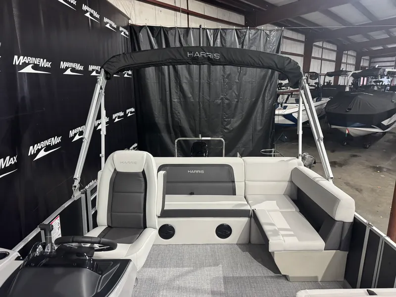 Slide: The Image of Harris Cruiser 190 2026 - 37