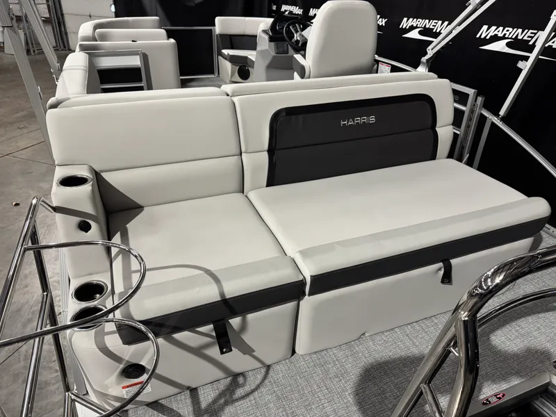 Slide: The Image of Harris Cruiser 190 2026 - 8