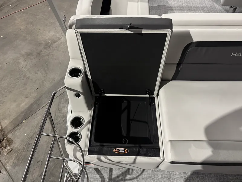 Slide: The Image of Harris Cruiser 190 2026 - 9