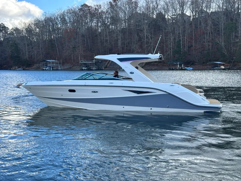 The Image of Sea Ray SLX 310 2026 - 0
