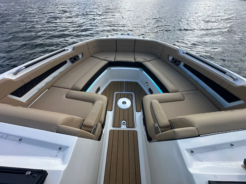 Slide: The Image of Sea Ray SLX 310 2026 - 11