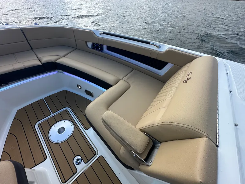 Slide: The Image of Sea Ray SLX 310 2026 - 13