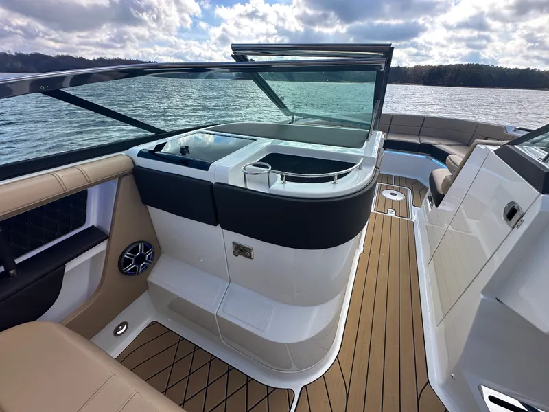 Slide: The Image of Sea Ray SLX 310 2026 - 17