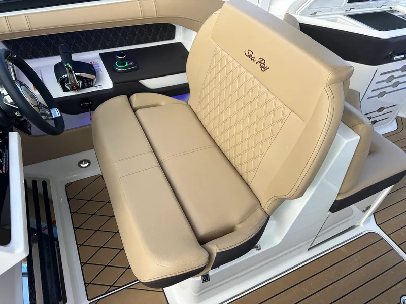 Slide: The Image of Sea Ray SLX 310 2026 - 23