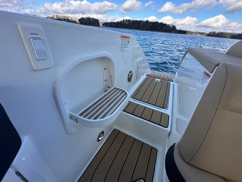 Slide: The Image of Sea Ray SLX 310 2026 - 27