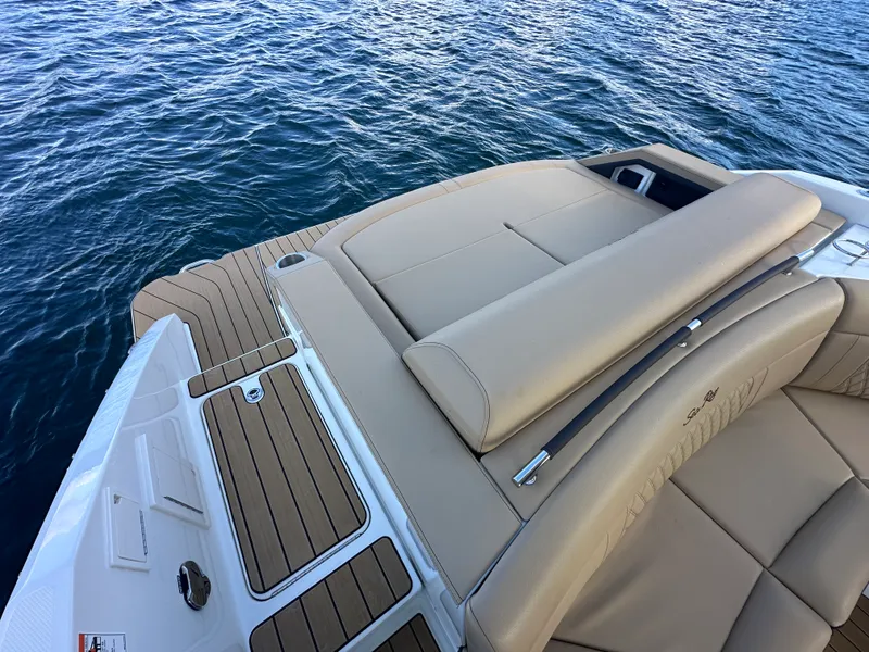 Slide: The Image of Sea Ray SLX 310 2026 - 31