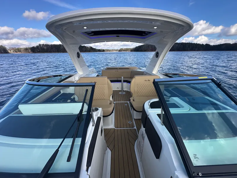 Slide: The Image of Sea Ray SLX 310 2026 - 35