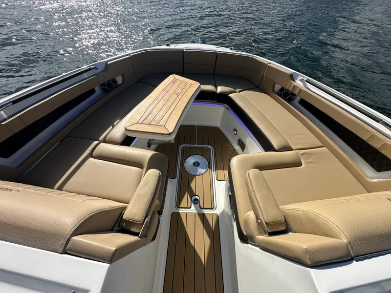 Slide: The Image of Sea Ray SLX 310 2026 - 37