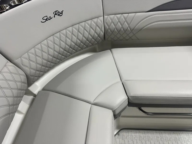 Slide: The Image of Sea Ray SLX 260 2026 - 47