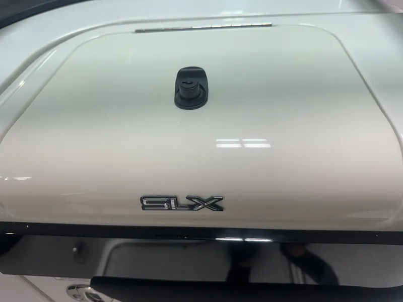 Slide: The Image of Sea Ray SLX 260 2026 - 63