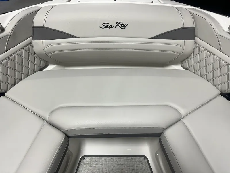 Slide: The Image of Sea Ray SLX 260 2026 - 86
