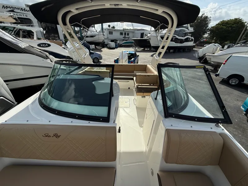 Slide: The Image of Sea Ray SDX 230 Outboard 2026 - 13