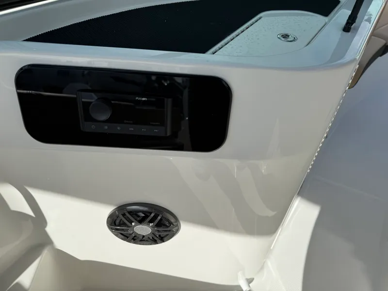 Slide: The Image of Sea Ray SDX 230 Outboard 2026 - 14