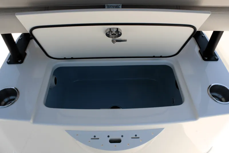 Slide: The Image of Boston Whaler 220 Dauntless 2025 - 13