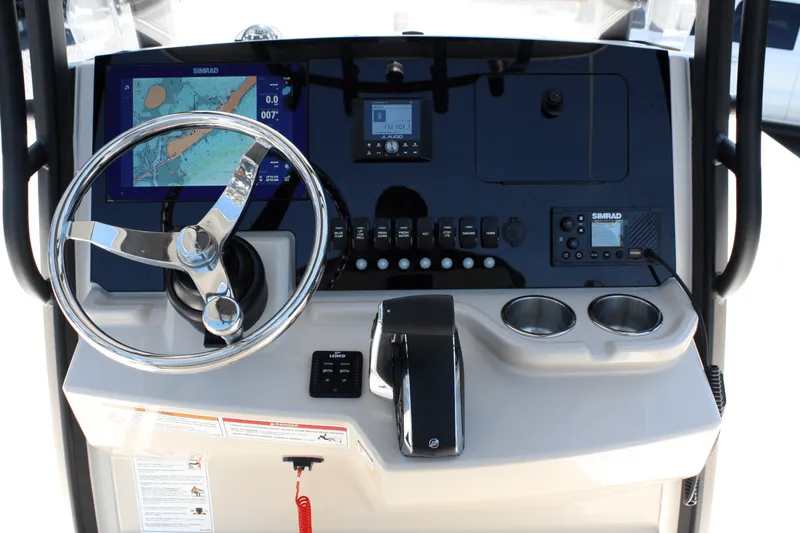 Slide: The Image of Boston Whaler 220 Dauntless 2025 - 16