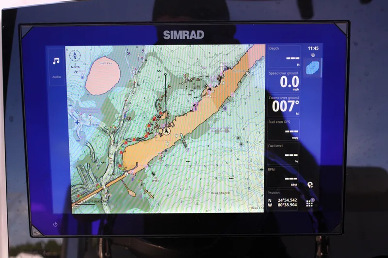 Slide: The Image of Boston Whaler 220 Dauntless 2025 - 18