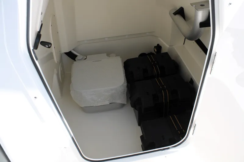 Slide: The Image of Boston Whaler 220 Dauntless 2025 - 25