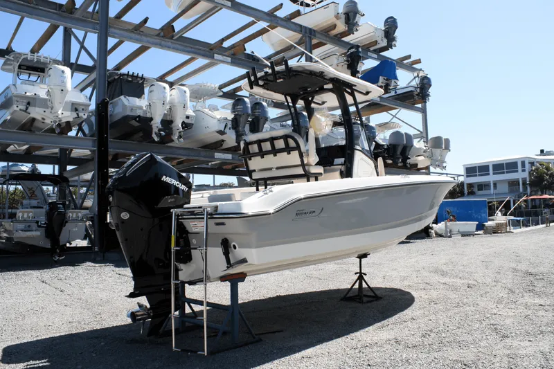 Slide: The Image of Boston Whaler 220 Dauntless 2025 - 4