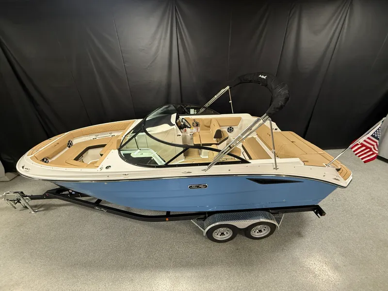 Slide: The Image of Sea Ray SDX 230 2026 - 1