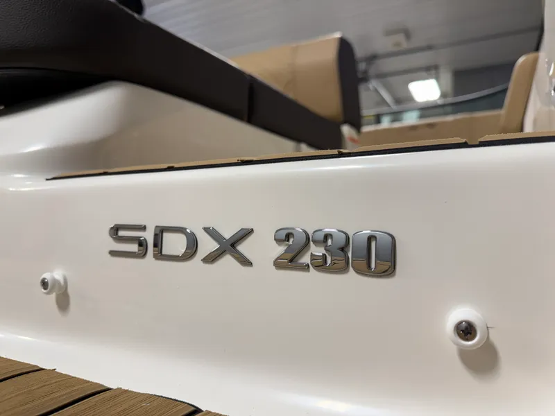 Slide: The Image of Sea Ray SDX 230 2026 - 14