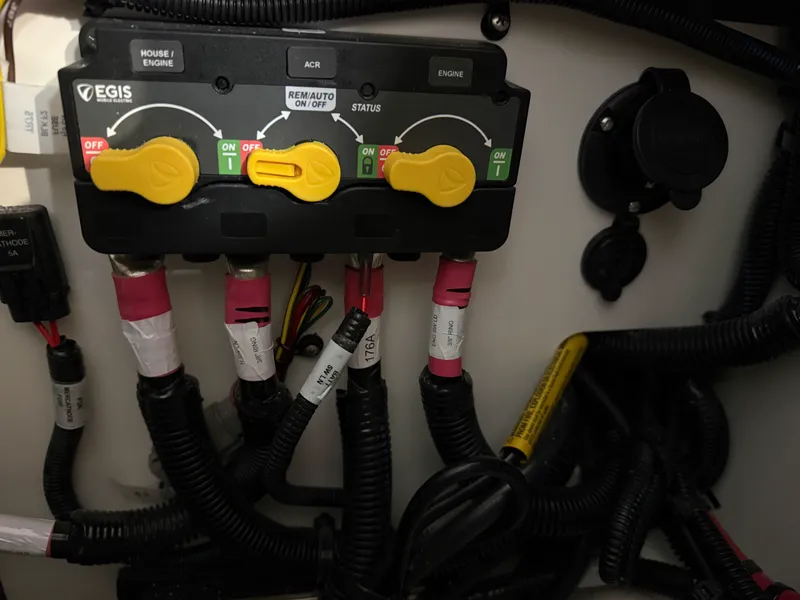 Slide: The Image of Sea Ray SDX 230 2026 - 18