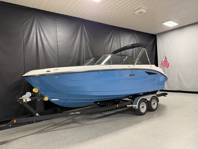 Slide: The Image of Sea Ray SDX 230 2026 - 2