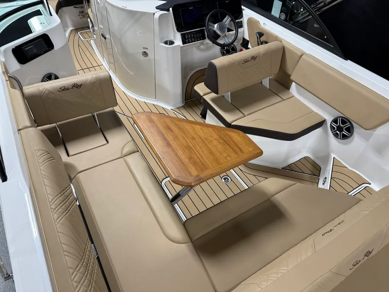 Slide: The Image of Sea Ray SDX 230 2026 - 30