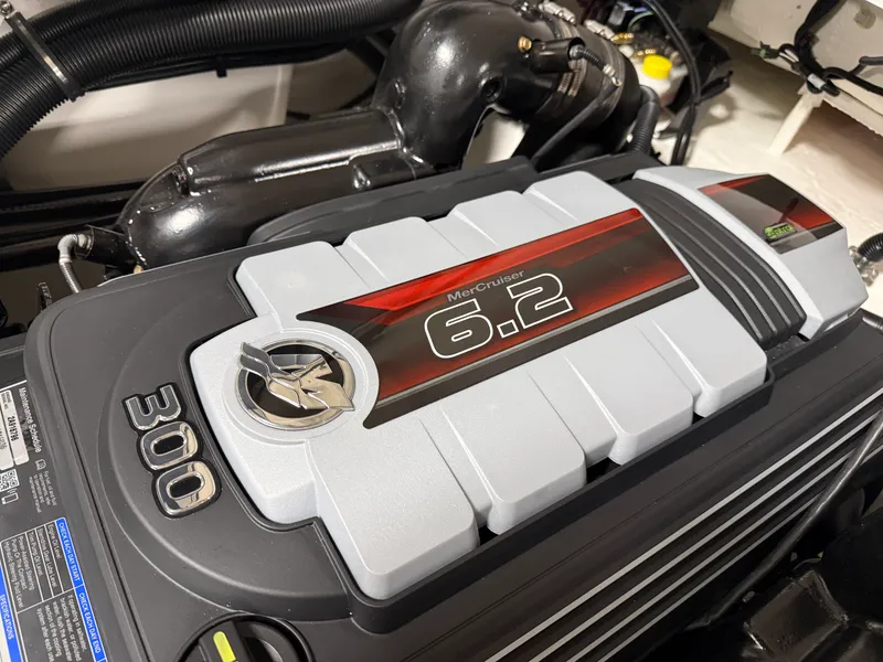 Slide: The Image of Sea Ray SDX 230 2026 - 35