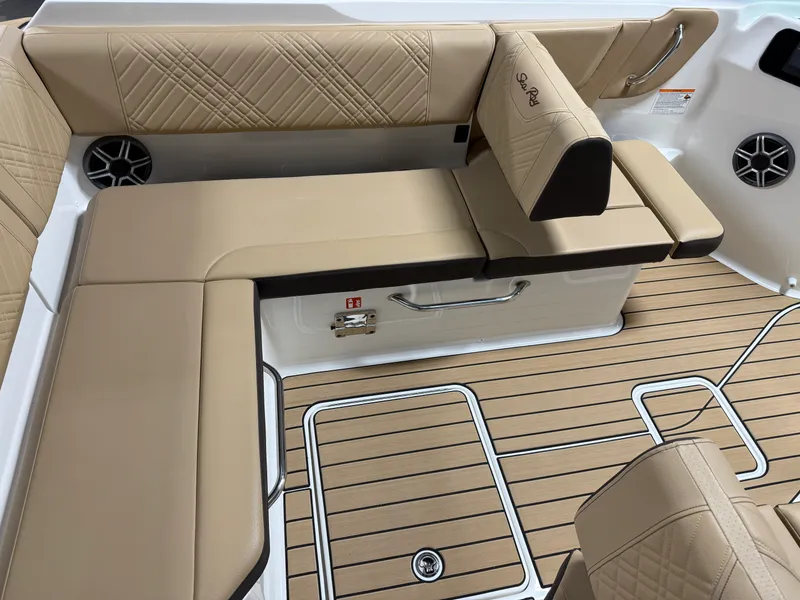 Slide: The Image of Sea Ray SDX 230 2026 - 36