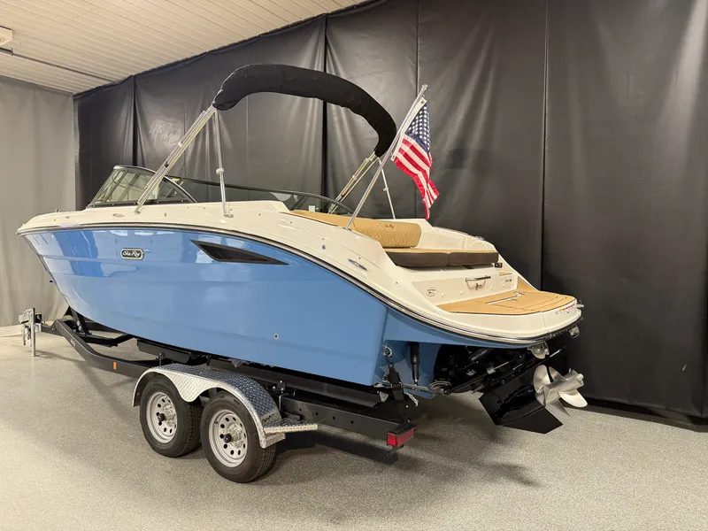 Slide: The Image of Sea Ray SDX 230 2026 - 4